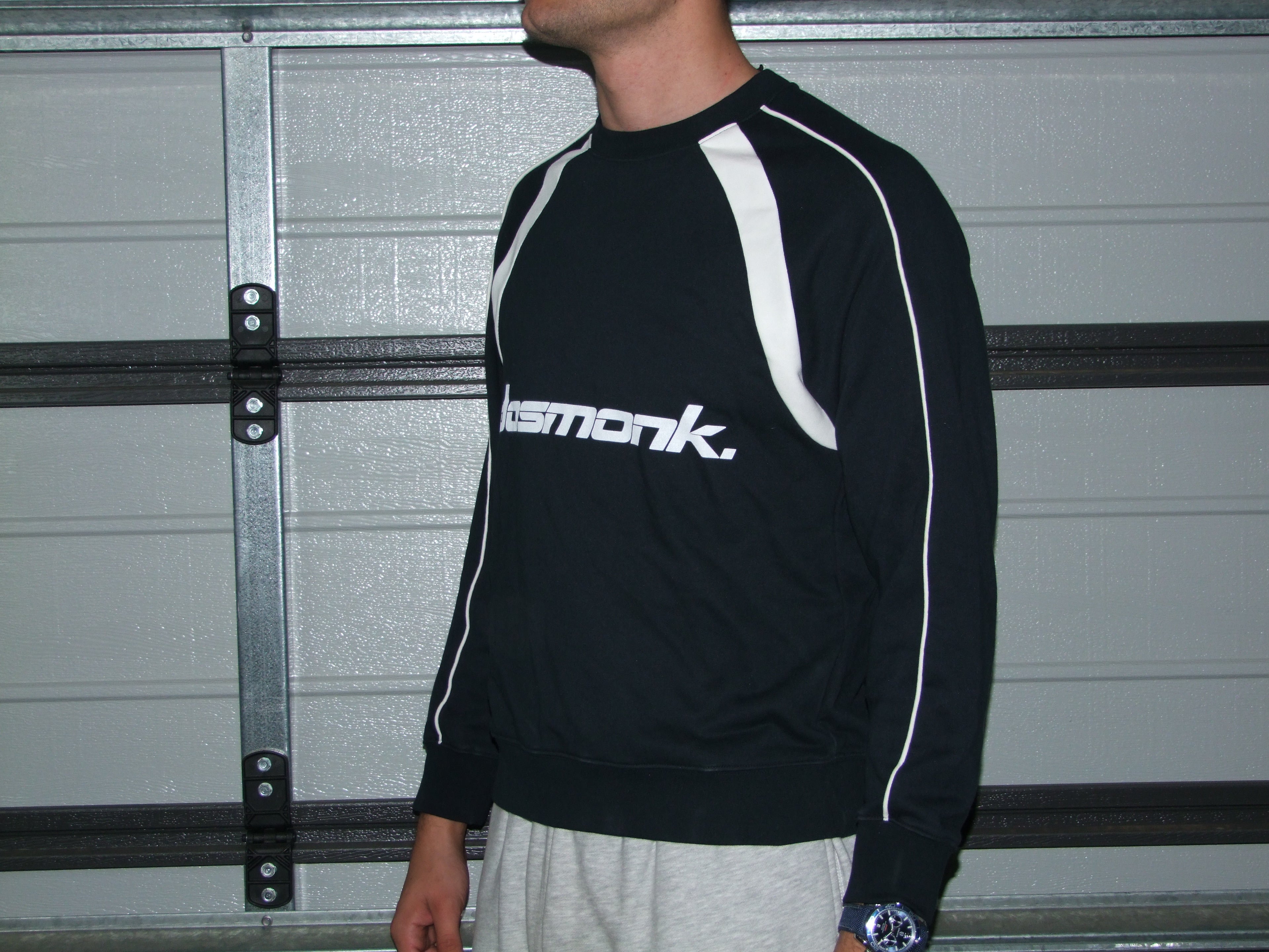 THA CLASSIC SWEATSHIRT