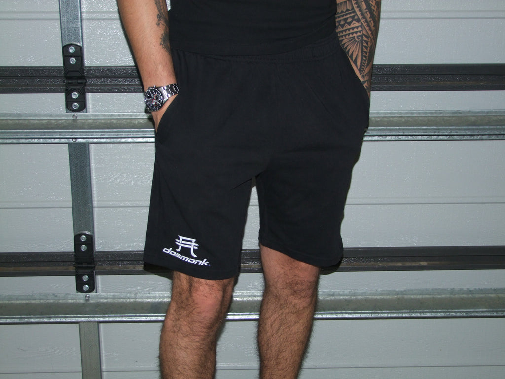 THA ESSENTIAL HEAVYWEIGHT SHORTS